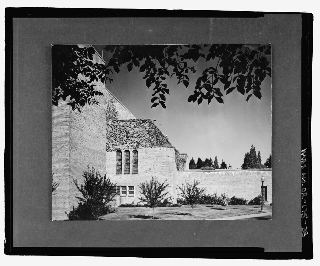 A Historic American Buildings Survey photograph of the University of Oregon Museum of Art in Eugene, the building where Computers and the Creative Process opened; it is a view of the venue, not of the exhibition.