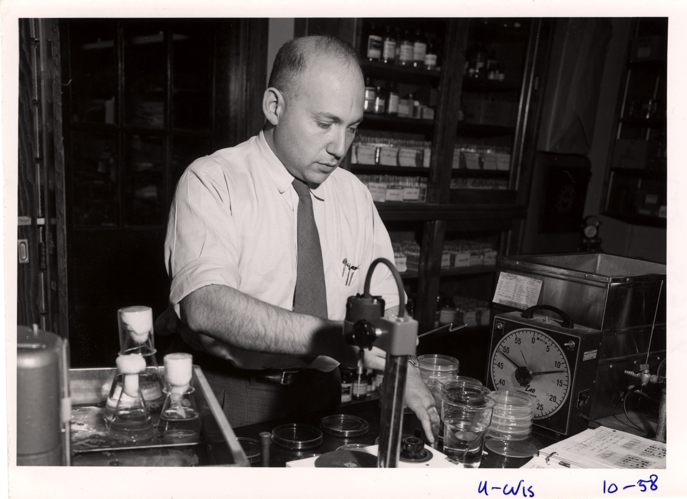 Joshua Lederberg at work in his laboratory in 1958, a few years before he and Edward Feigenbaum began DENDRAL.