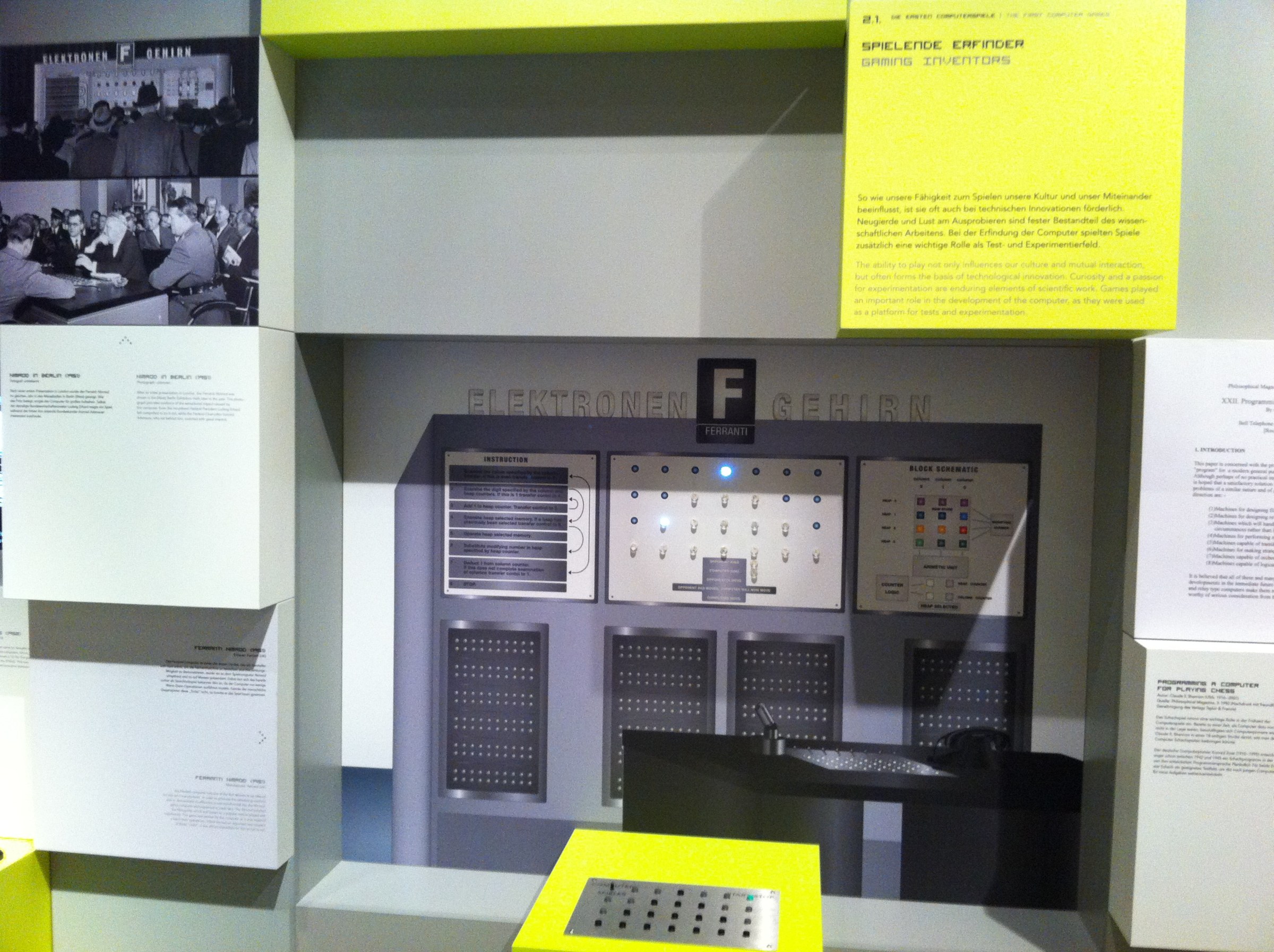 A replica of Nimrod, the machine that played nim at the 1951 Festival of Britain, at the Computerspielemuseum in Berlin.
