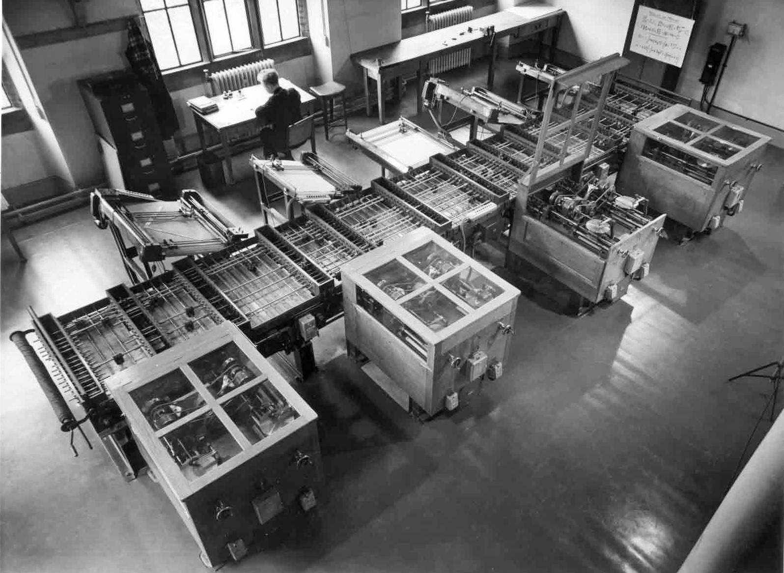 Vannevar Bush constructs his Differential Analyser